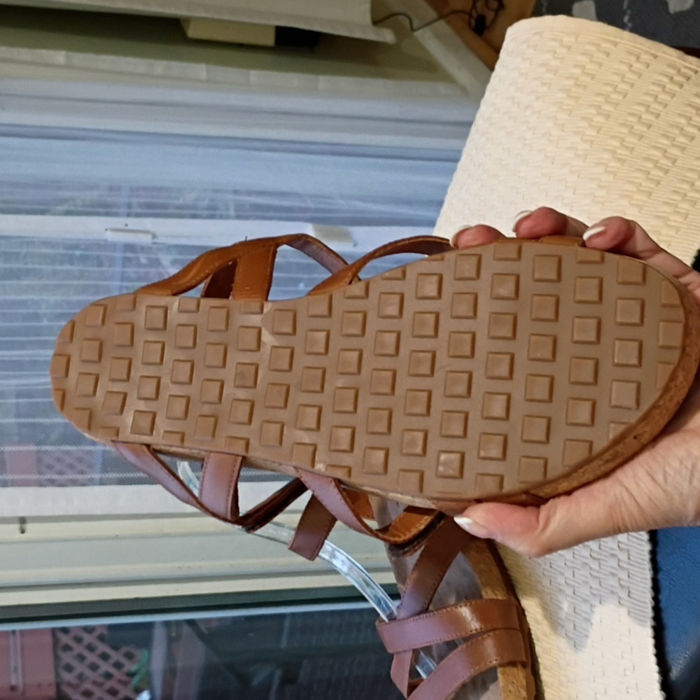 NWT.Walking Cradles Tan Sandals for Women.Made In Brazil - Picture 8 of 8